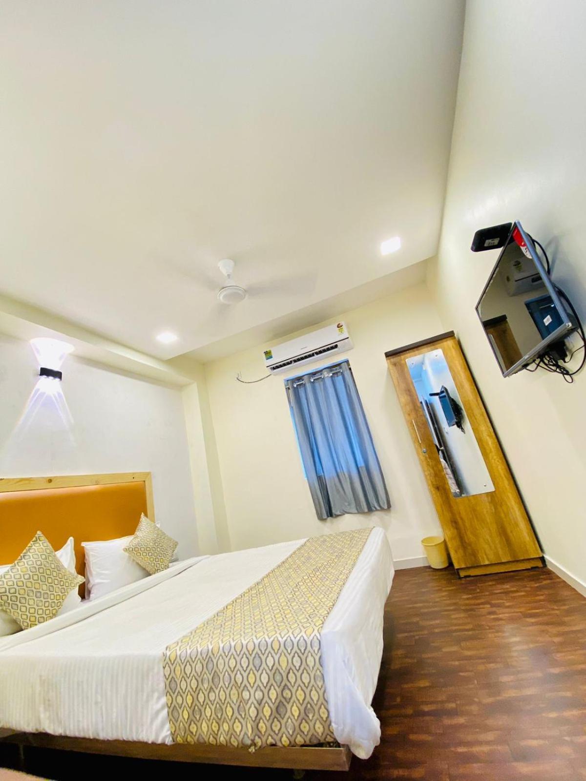 Hotel Alexa By Abc アーメダバード エクステリア 写真